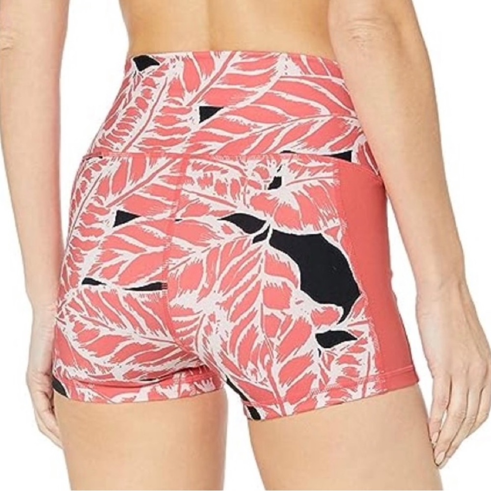Alo Yoga Elevate Shorts Palm Springs Guava